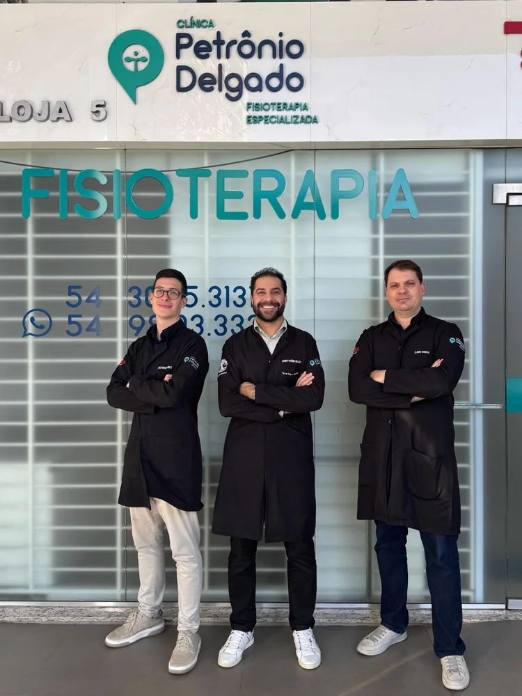 Equipe de fisioterapeutas da Clínica Petrônio Delgado em Passo Fundo
